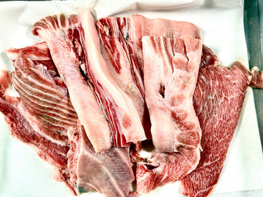 牛肉⁇いえいえクロマグロのスジです‼