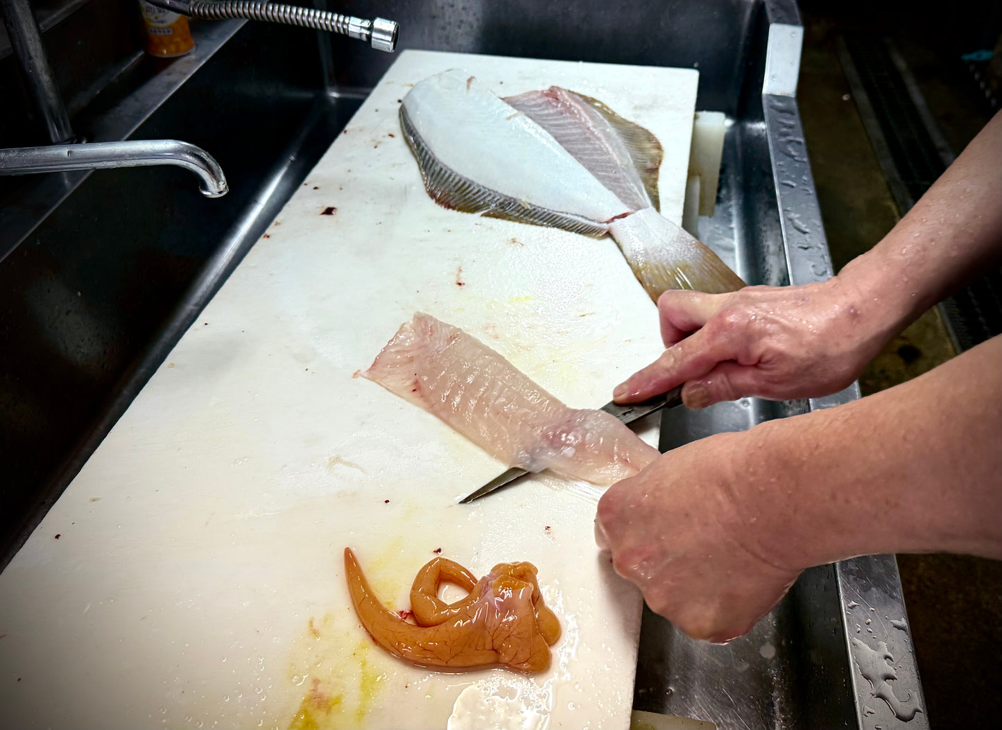 02007青森外ヶ浜沖の真冬の天然ヒラメ（400ｇ切り身冷凍）